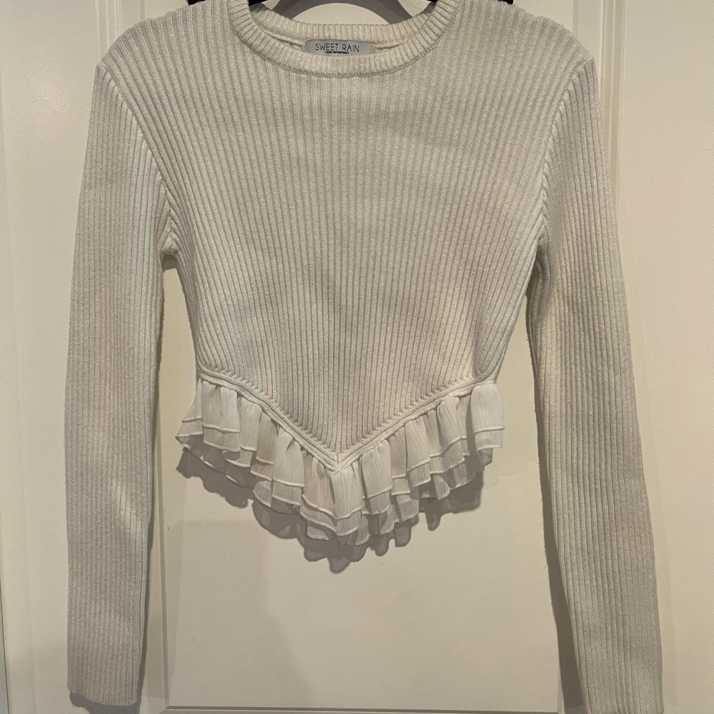 Sweet Rain Cream Ribbed Long-Sleeve Top with Ruffle Hem